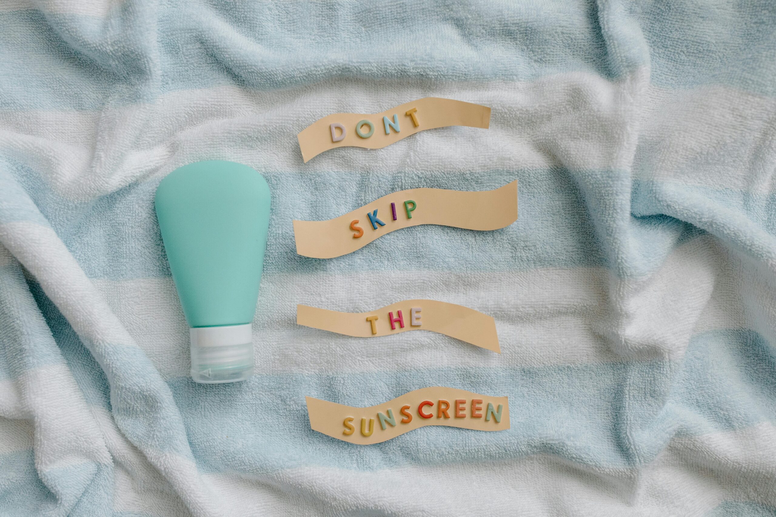 Testele au arătat că, în realitate, nivelul de protecție era echivalent cu SPF 4. sursa foto pexels.com