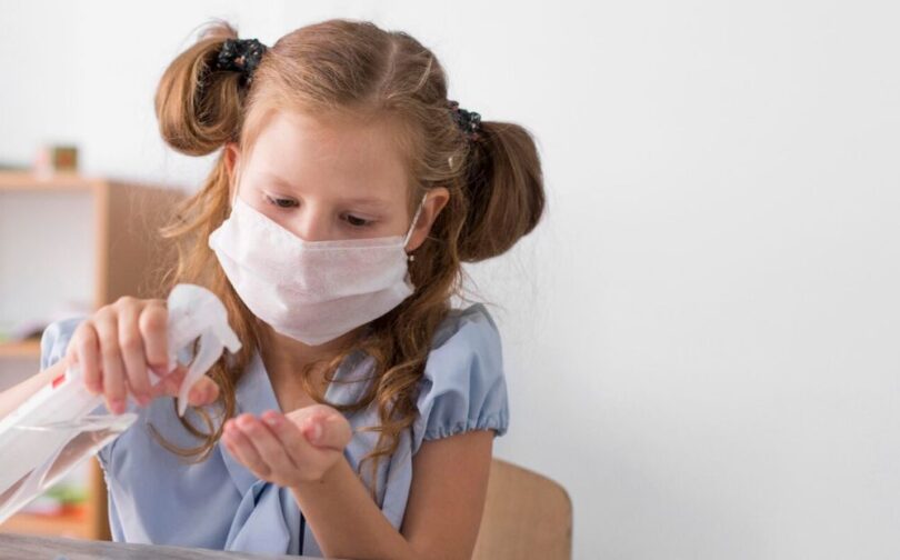 De ce copiii mai mici sunt „magnetul” virușilor în sezonul de răceală?