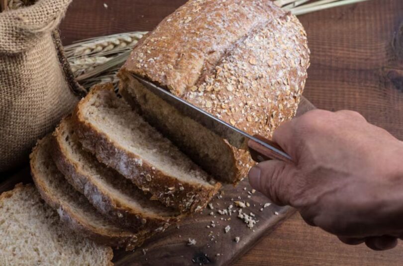 Păstrezi pâinea în frigider? Regele patiseriei britanice explică de ce să nu o mai faci