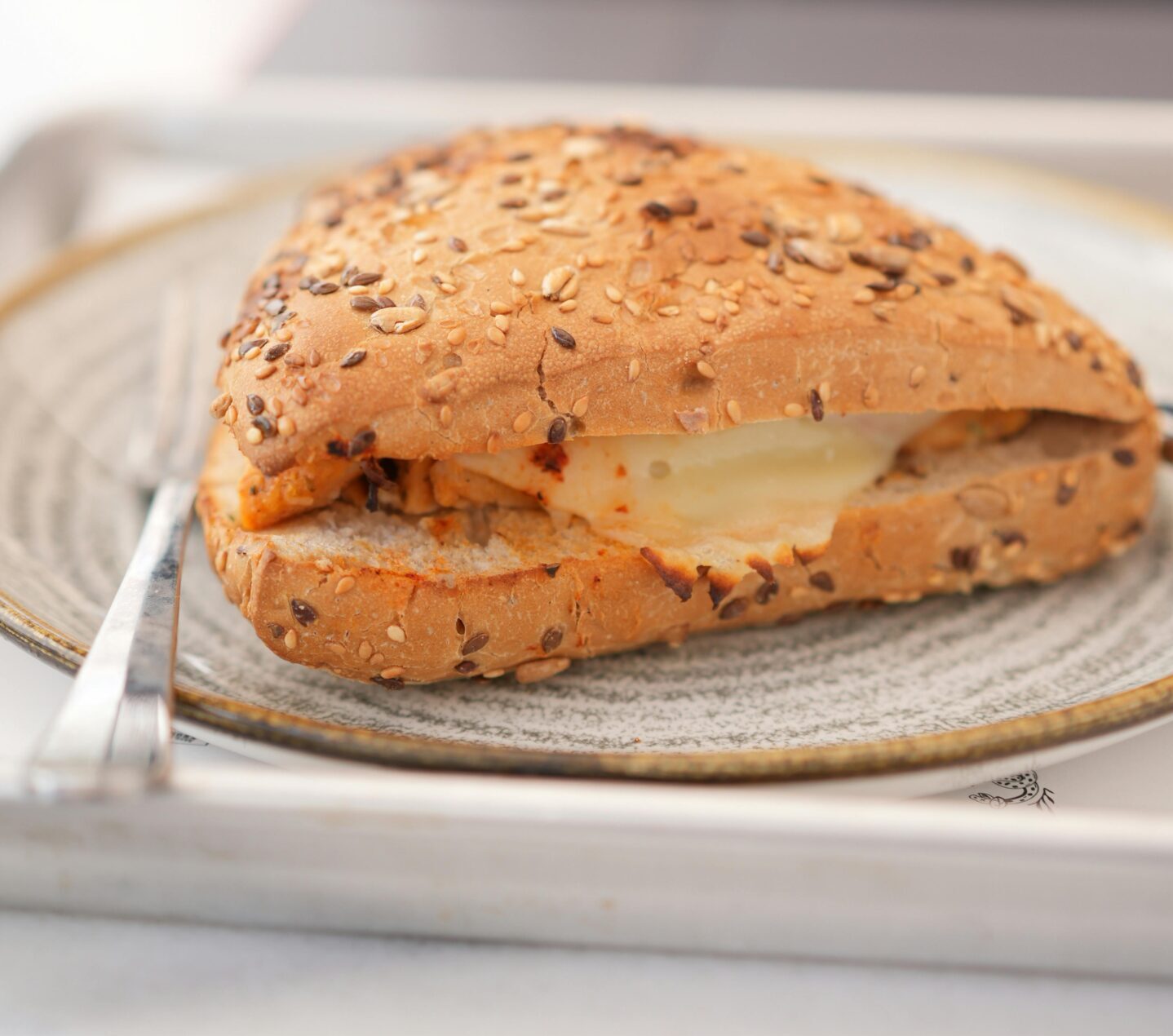 Prepararea la grătar reduce semnificativ caloriile, sodiul și grăsimile saturate. sursa foto pexels.com