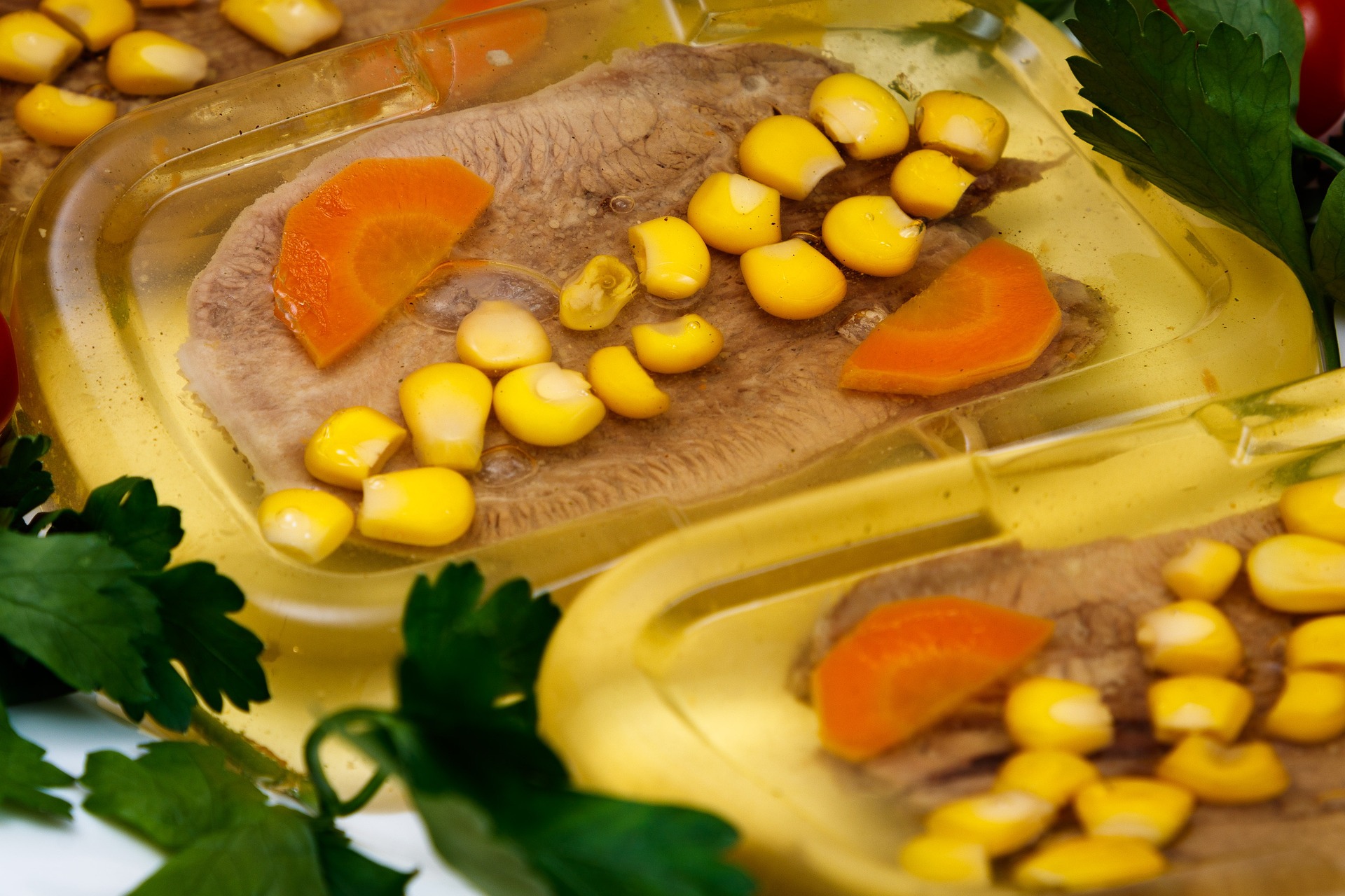 Carnea și legumele din piftie pot fi folosite la altă rețetă. foto: pixabay.com