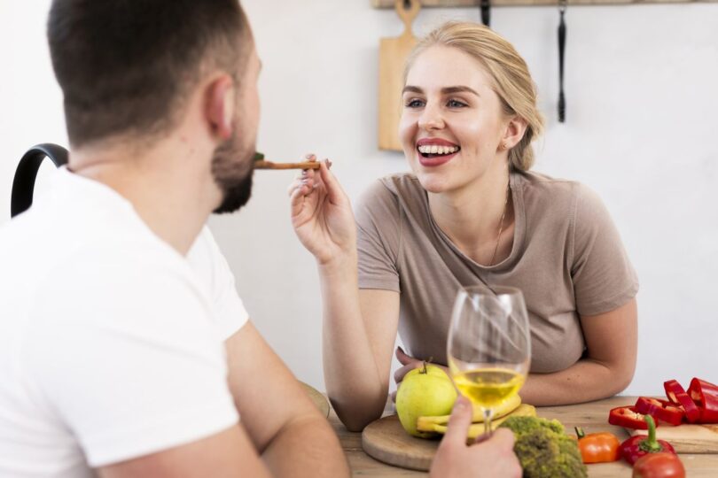 Ce să consumi pentru a fi mai fericit? „Stimulează chimia fericirii din creier”