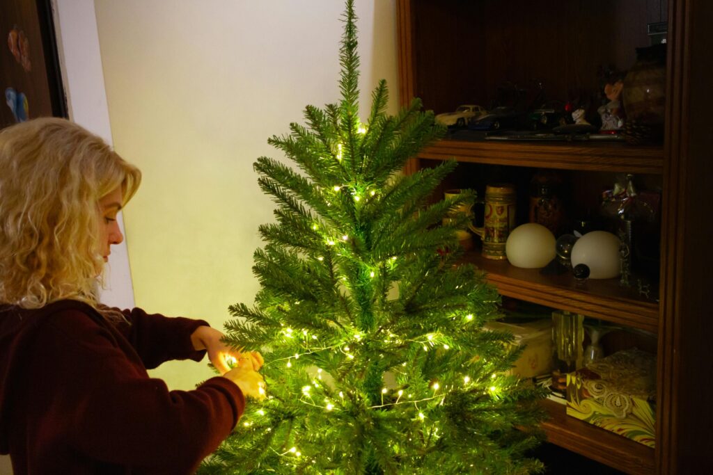 Cum faci bradul artificial vechi să arate din nou bogat și luxos. foto: pexels.com