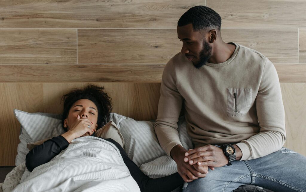 De ce se agravează tusea noaptea. sursa foto pexels