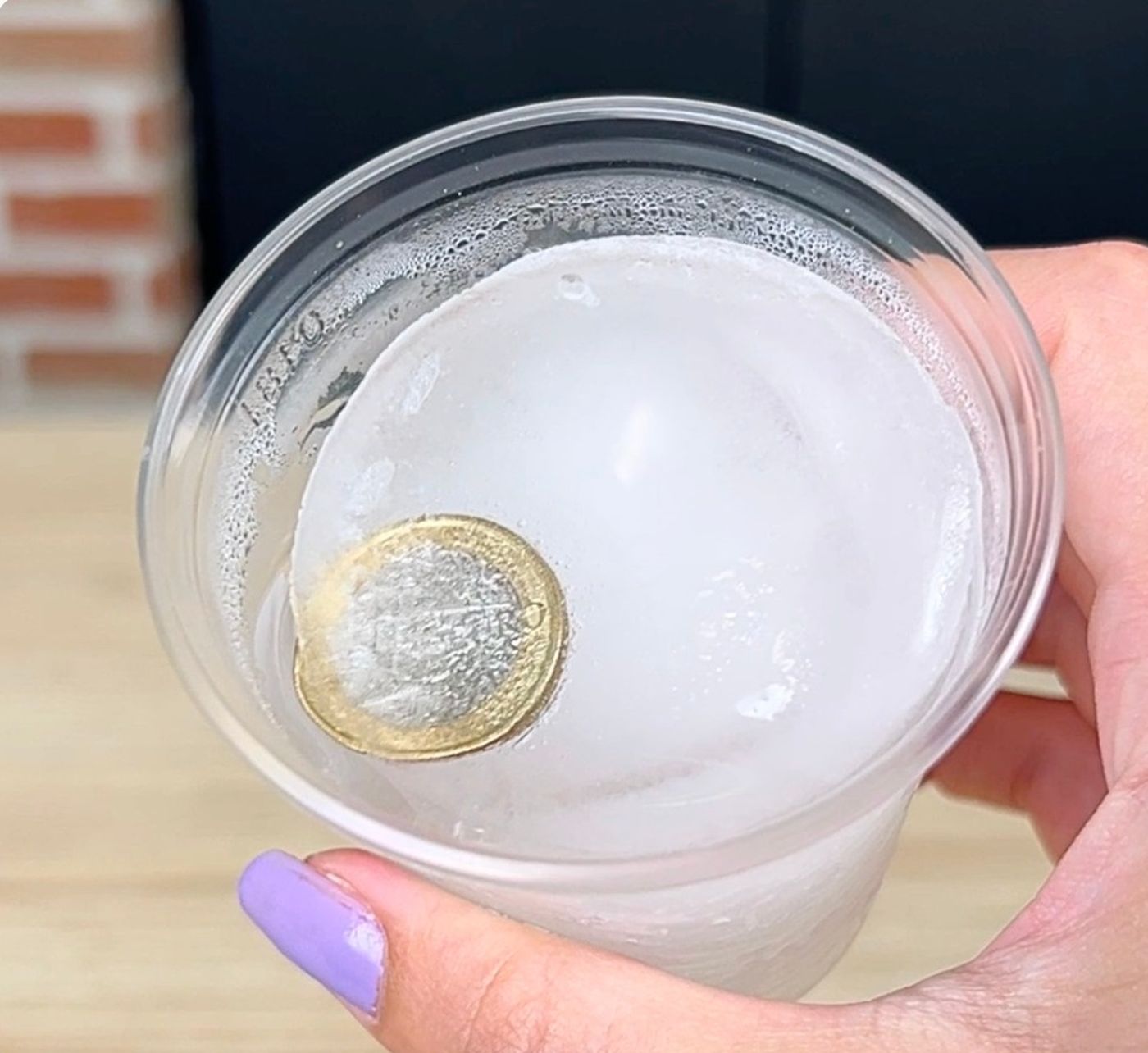 Testul cu moneda în congelator care îți poate salva sănătatea. foto: pexels.com