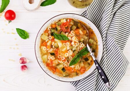 Secretul celei mai longevive familii: o dietă simplă, repetată zilnic, timp de zeci de ani