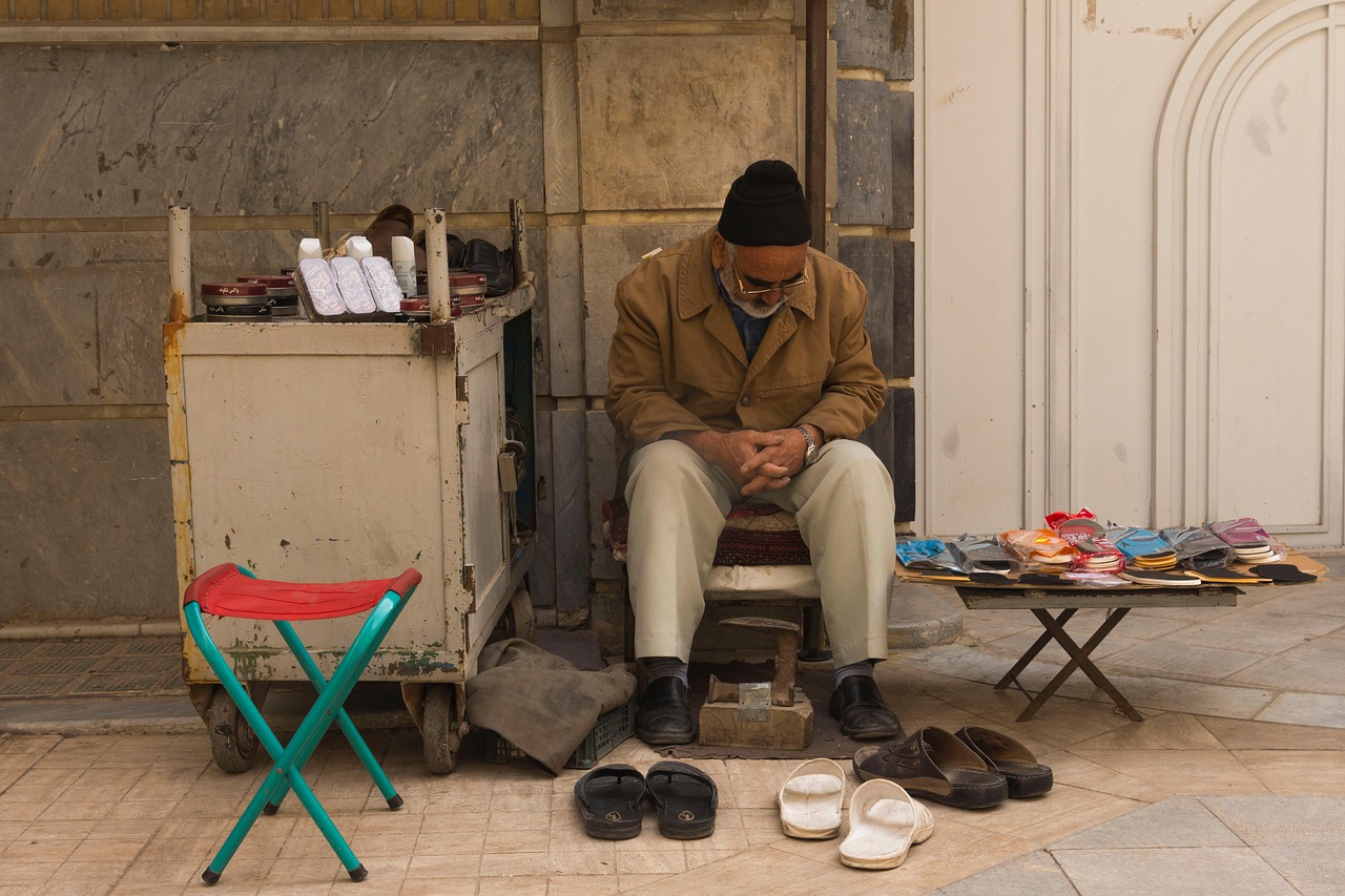Așa cum familiile se reunesc în perioada sărbătorilor, este esențial să acordăm o atenție sporită persoanelor în vârstă. foto: pexels.com