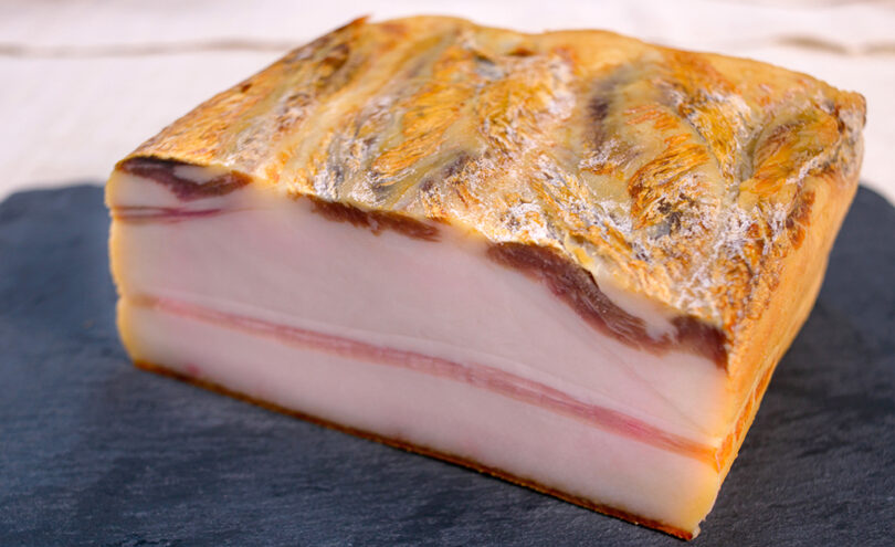 Slănina păstrată 35 de ani într-un turn din Sibiu