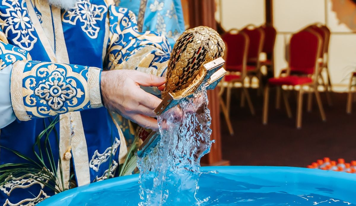 De ce e bine să consumi Agheasma Mare, apa sfințită de Bobotează