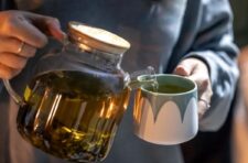 Ce ceai este mai sănătos, rece sau fierbinte? Experții dau un răspuns clar