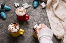 Ciocolata caldă, un răsfăț de iarnă cu riscuri ascunse. De ce recomandă specialiștii consumul moderat