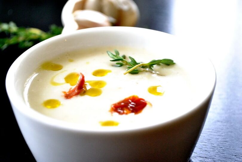 Ciorba de usturoi, aliatul imunității în sezonul rece. Cum se prepară