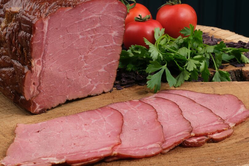 Consumatorii de carne au șanse mai mari să ajungă la 100 de ani, dar există „o schemă”