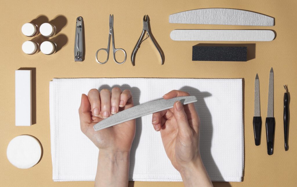 Cum să-ți tai corect unghiile: ghid complet. foto freepik.com