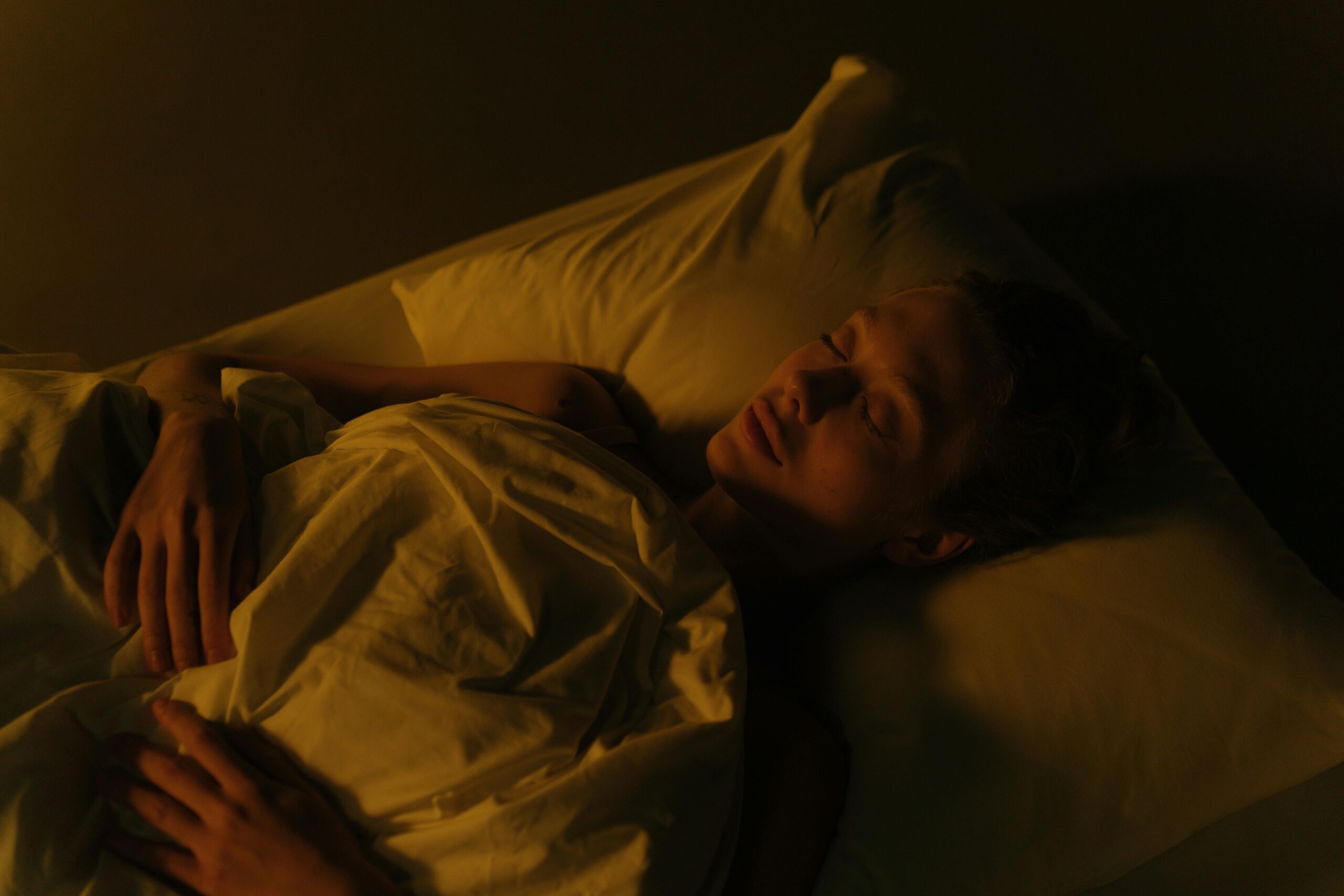 Surprinzător, participanții expuși la lumină au raportat că au dormit bine. foto: pexels.com