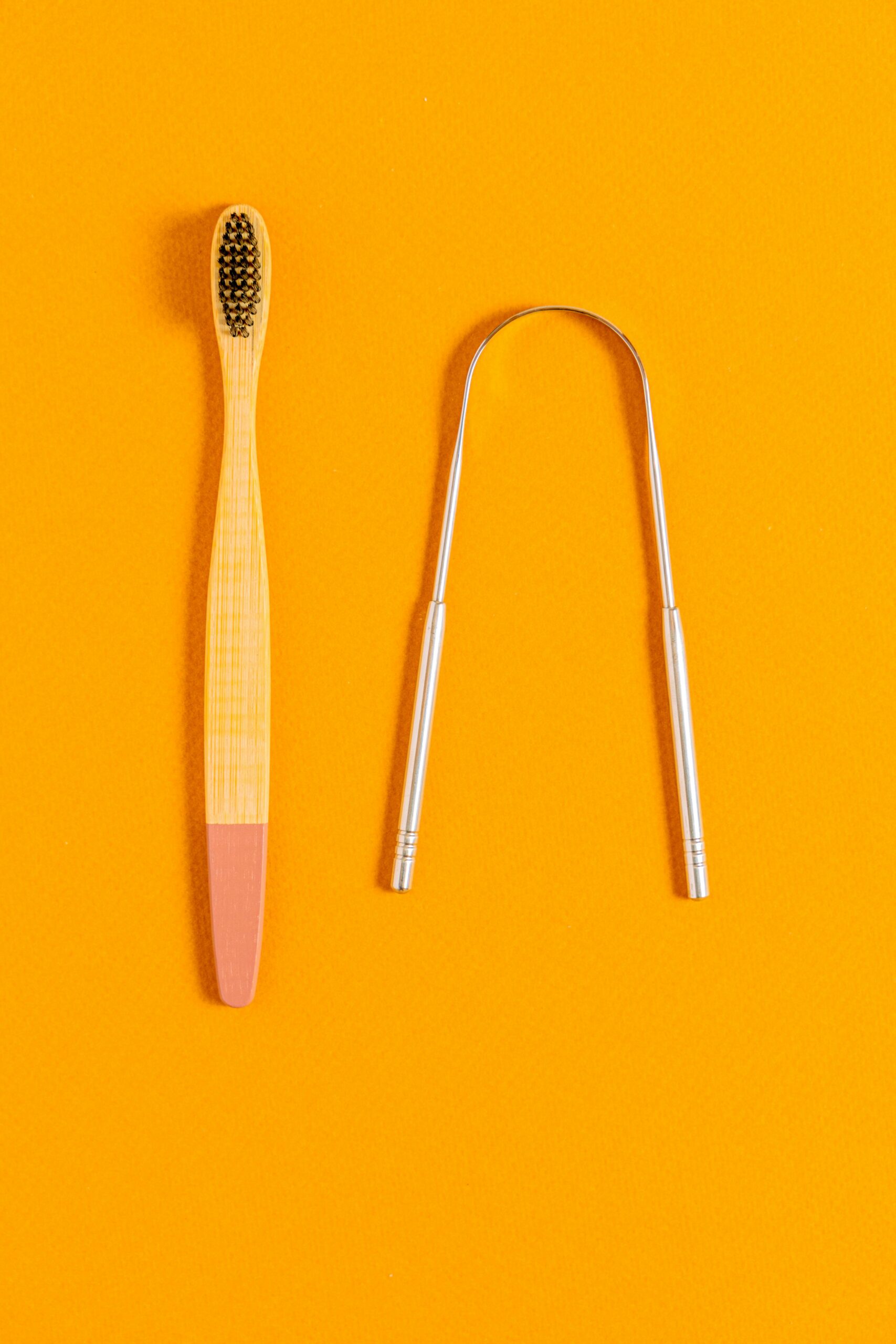 Suprafața limbii, cu numeroase papile și crăpături fine, oferă un habitat ideal pentru colonizarea microbiană. foto: pexels.com