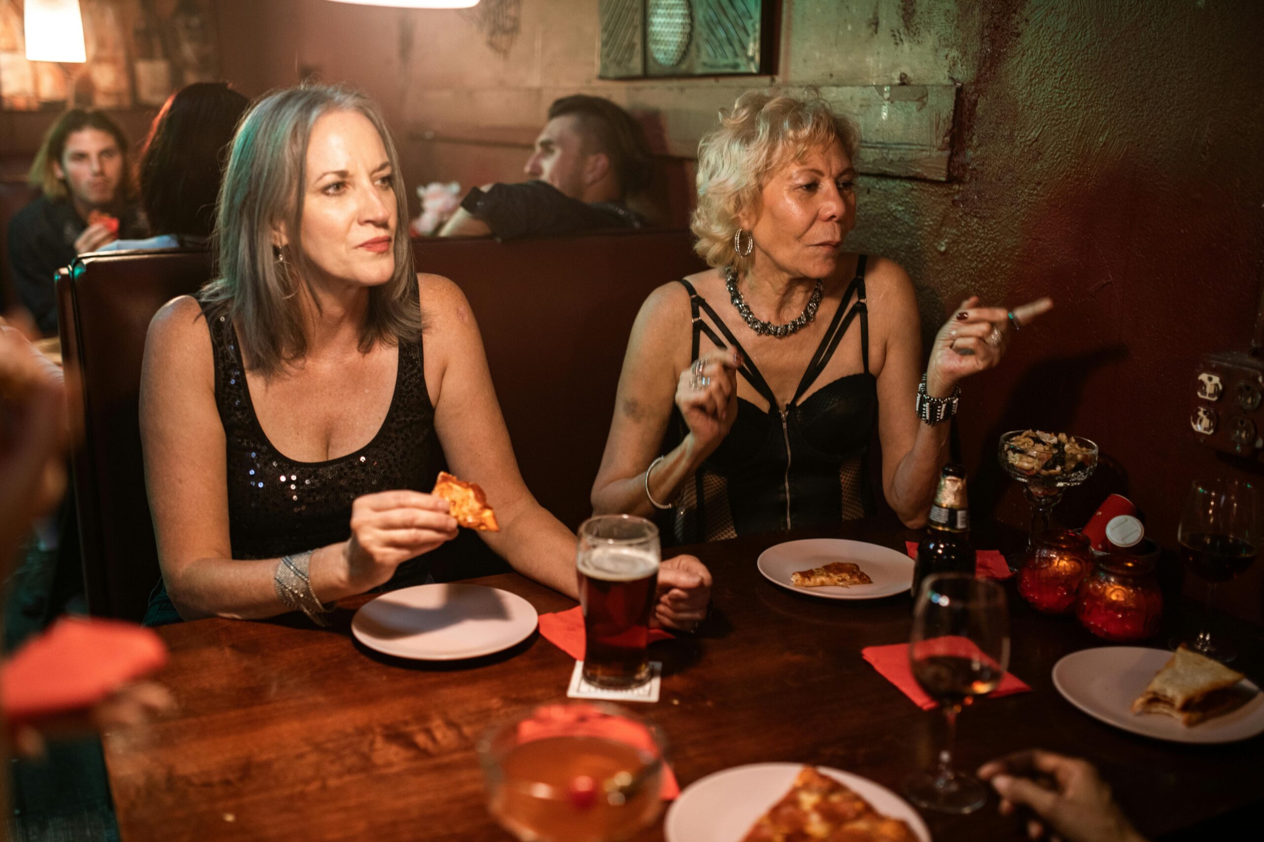 emeile experimentează o accelerare naturală a pierderii masei osoase din cauza modificărilor hormonale. foto: pexels.com