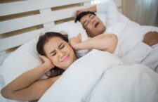 De ce o persoană care sforăie nu se trezește din propriul „sforăit”? Răspunsul te va surprinde