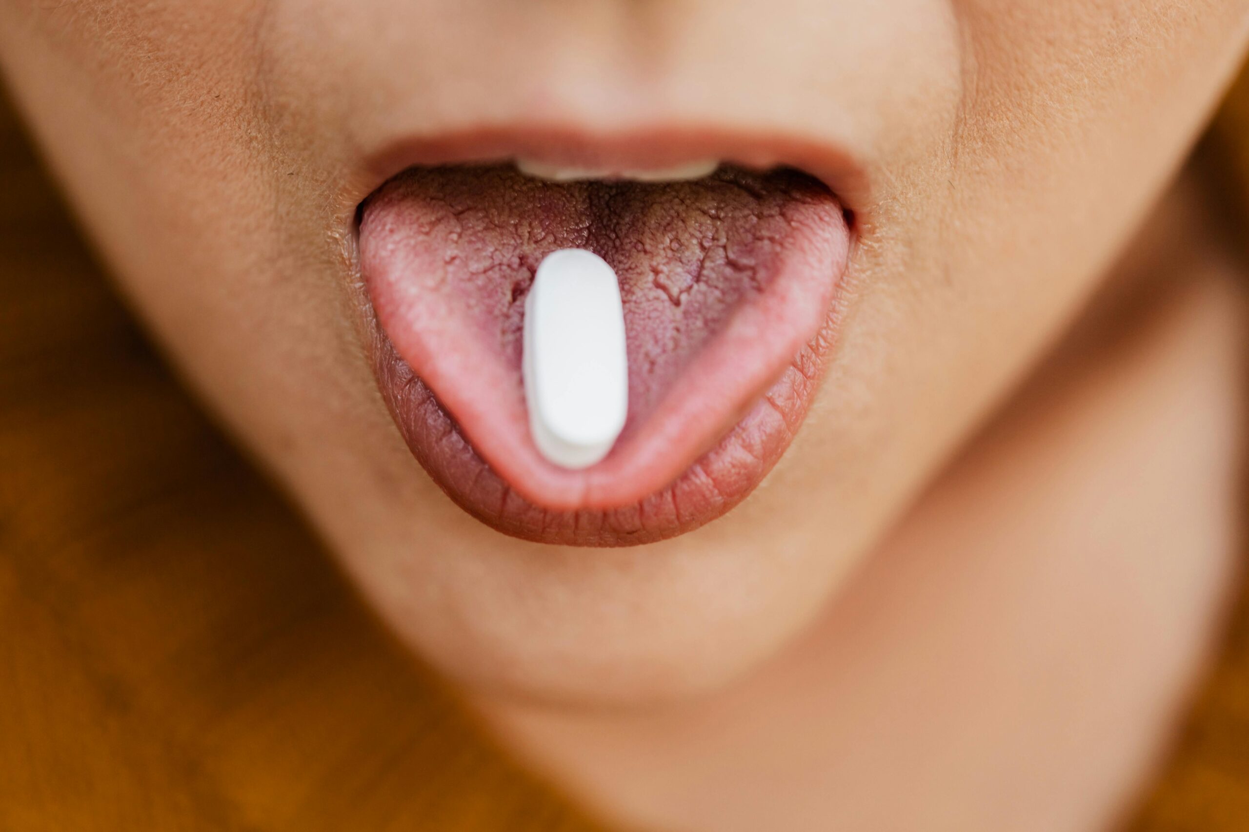 Simptome precum candidoza orală, uscăciunea gurii sau durerea maxilarului pot semnala probleme medicale mai serioase. foto: pexels.com