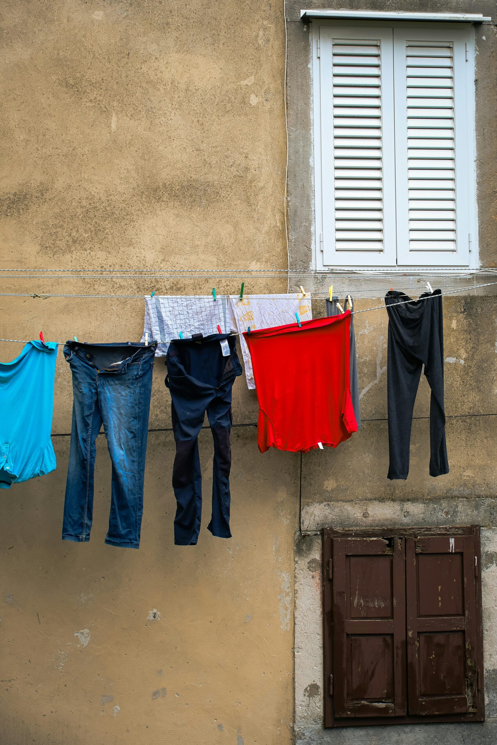 Cel mai ieftin este să usuci rufele afară iarna. foto: pexels.com