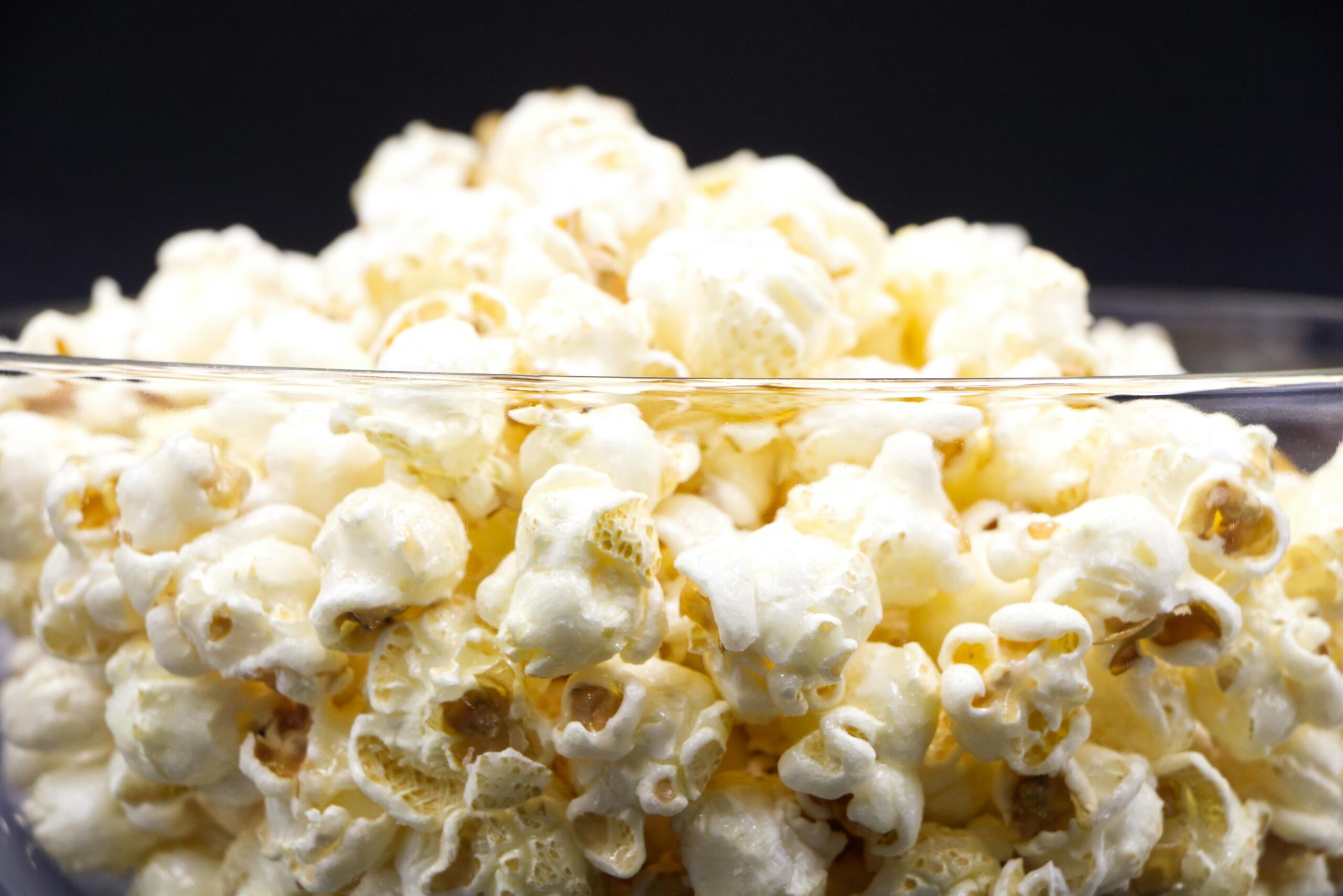 Primele tomate cu aromă de popcorn cu unt au fost realizate cu editarea genetică CRISPR. foto: pexels.com