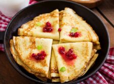 Clătite de post pufoase cu apă minerală