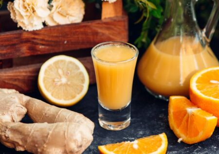 Shotul de ghimbir consumat zilnic. Ce efecte are, în realitate, asupra energiei și imunității