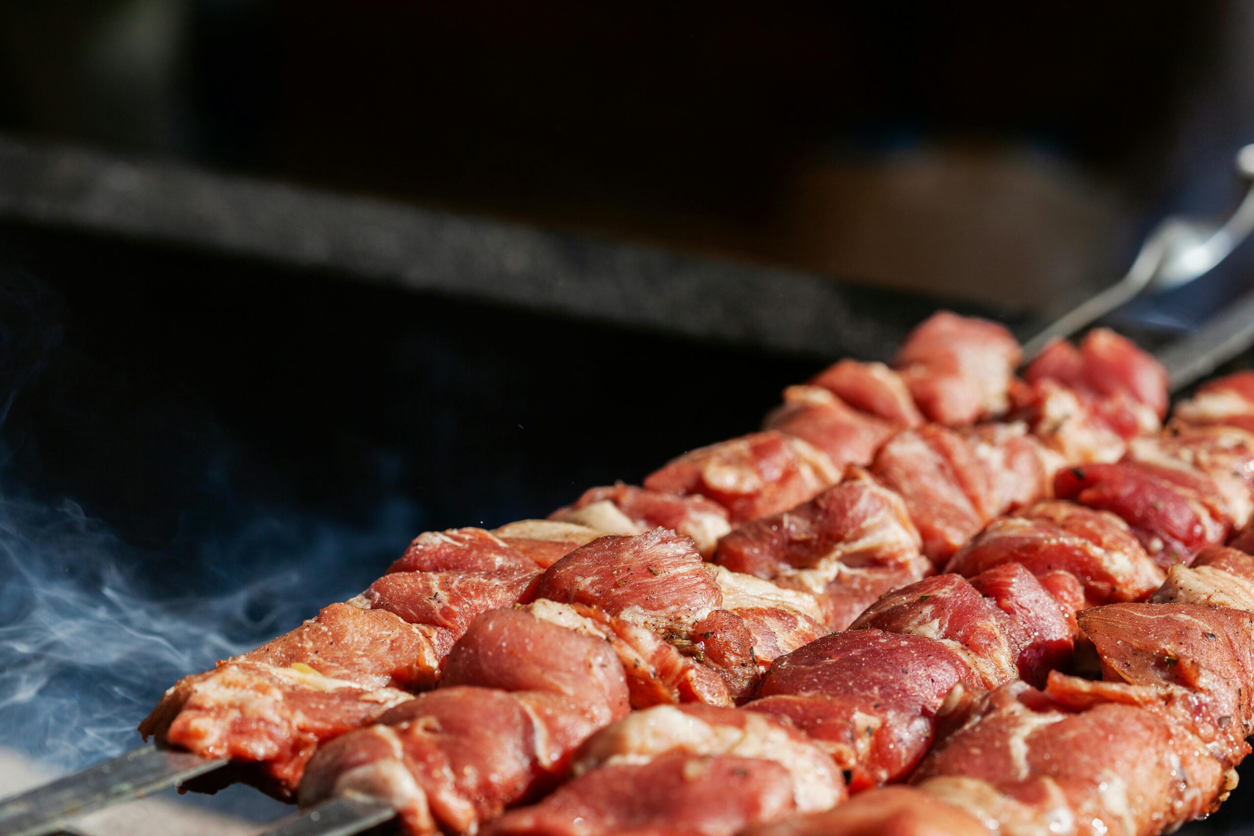 O porție obișnuită de carne oferă peste 20 de grame de proteine. foto: pexels.com