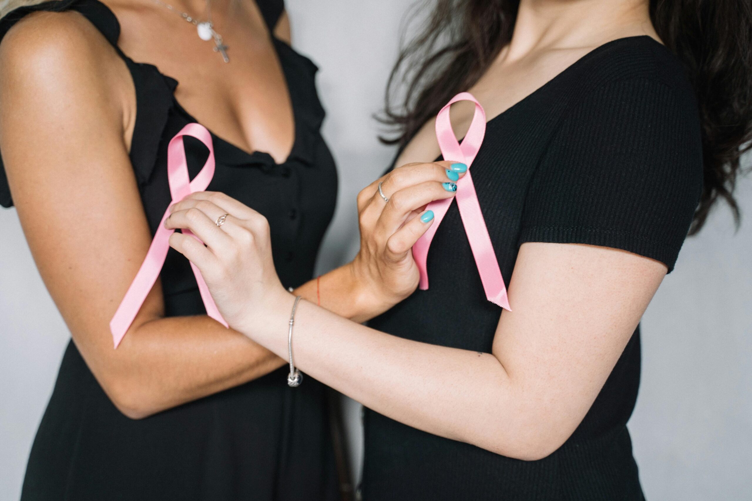 Mișcarea este unul dintre cei mai importanți factori asociați cu un risc mai scăzut de cancer de sân. foto: pexels.com