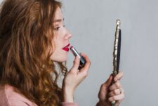 Cum verifici dacă un produs cosmetic este expirat