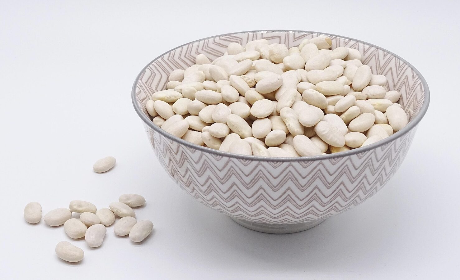 Fasolea este bogată în potasiu, un mineral important pentru controlul tensiunii arteriale. foto: pixabay.com