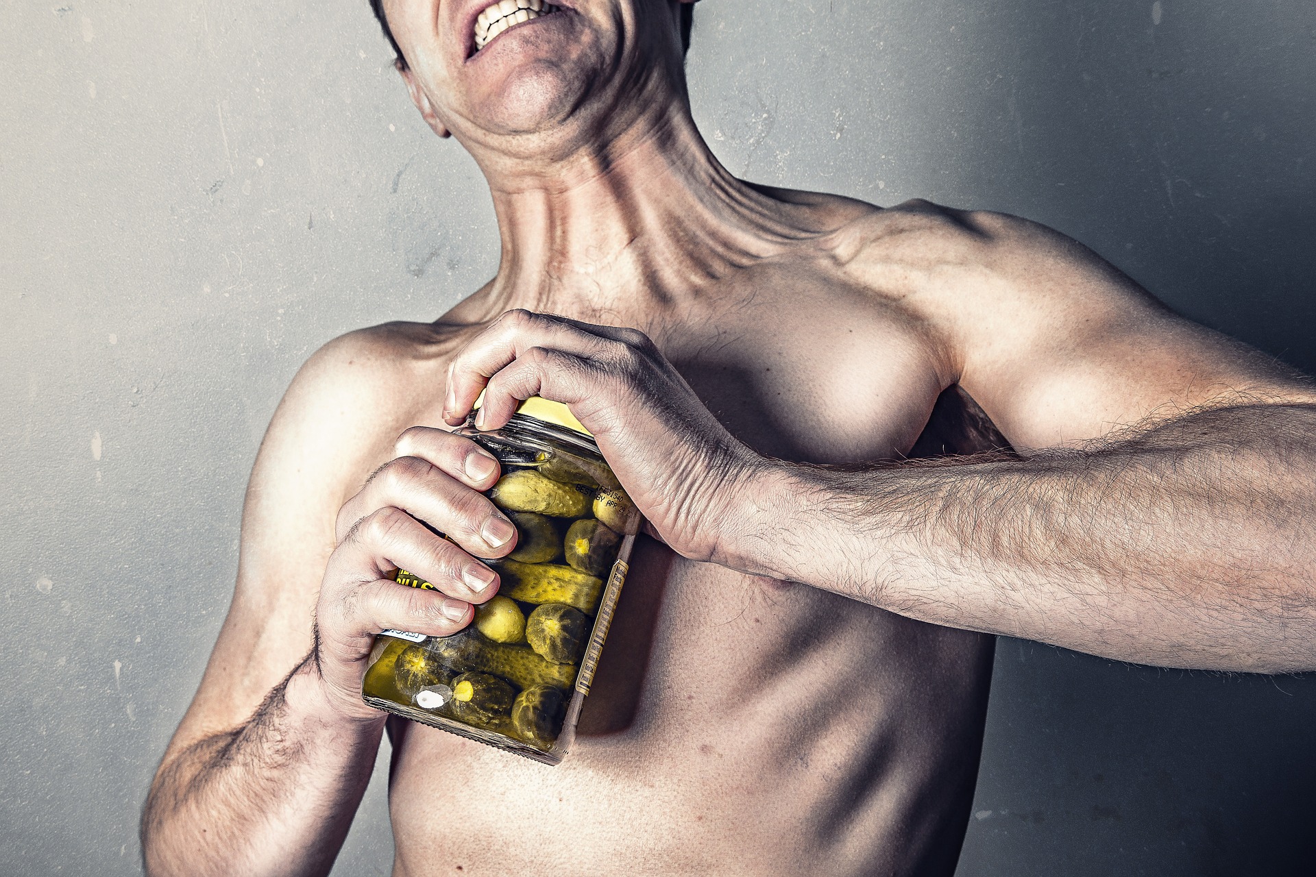 Tot mai mulți sportivi consumă suc de murături pentru a preveni crampele. foto: pixabay.com