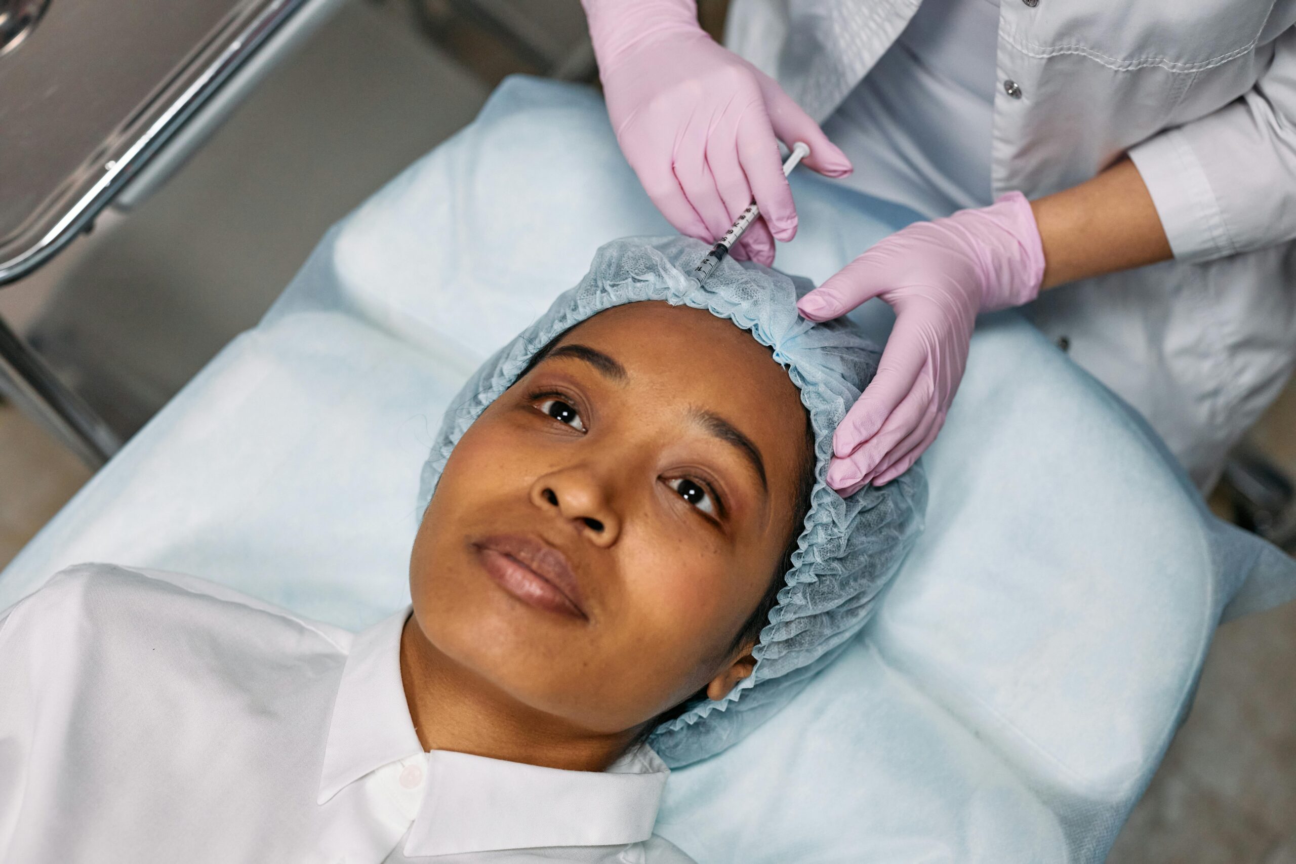 Mulți pacienți rămân nemulțumiți chiar și după intervenții cosmetice. foto: freepik.com