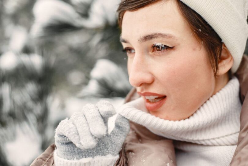 Ce poți face pentru a preveni pielea uscată iarna?