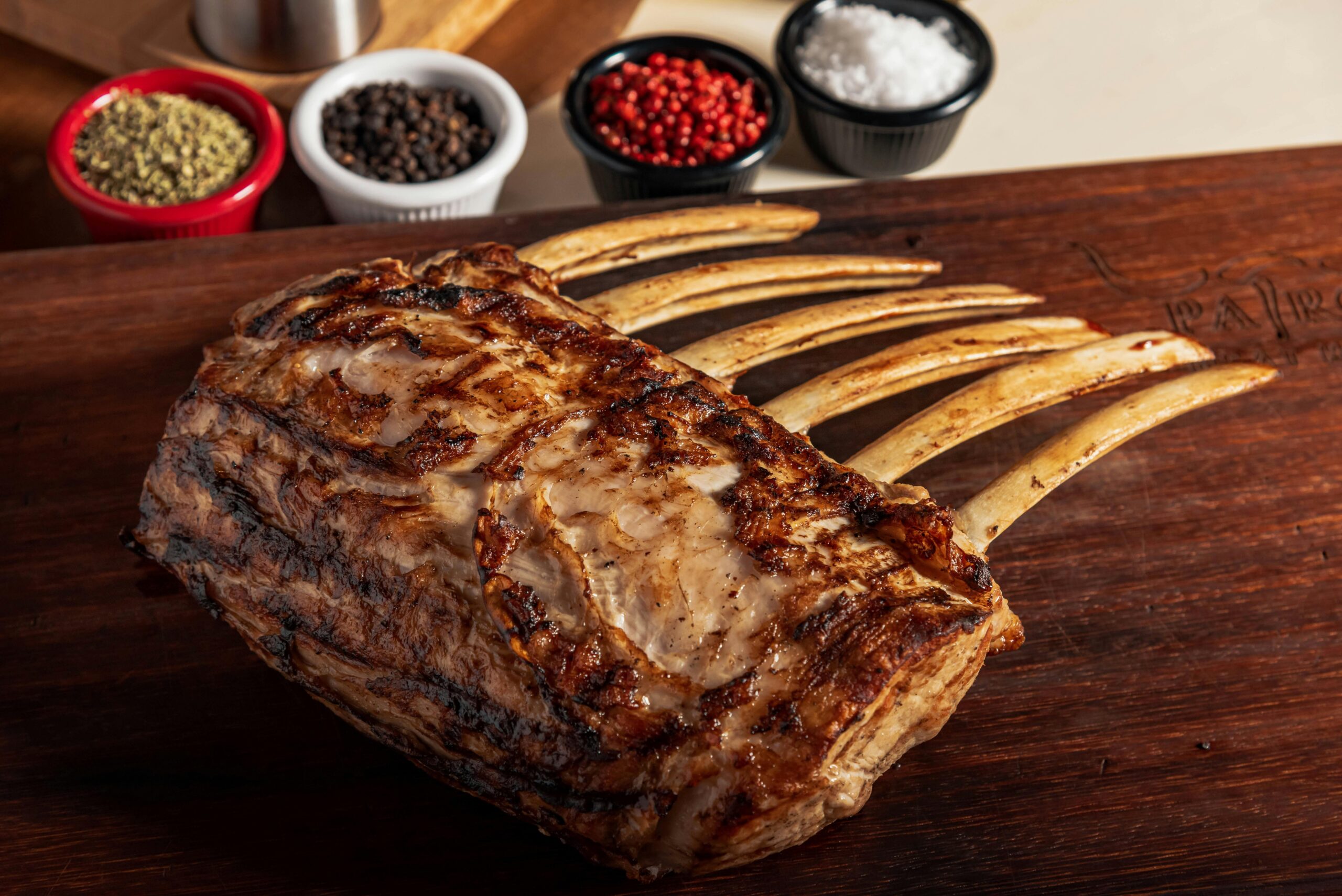 Carnea de miel conține vitamine din complexul B, esențiale pentru sistemul nervos și imunitate. foto: pexels.com
