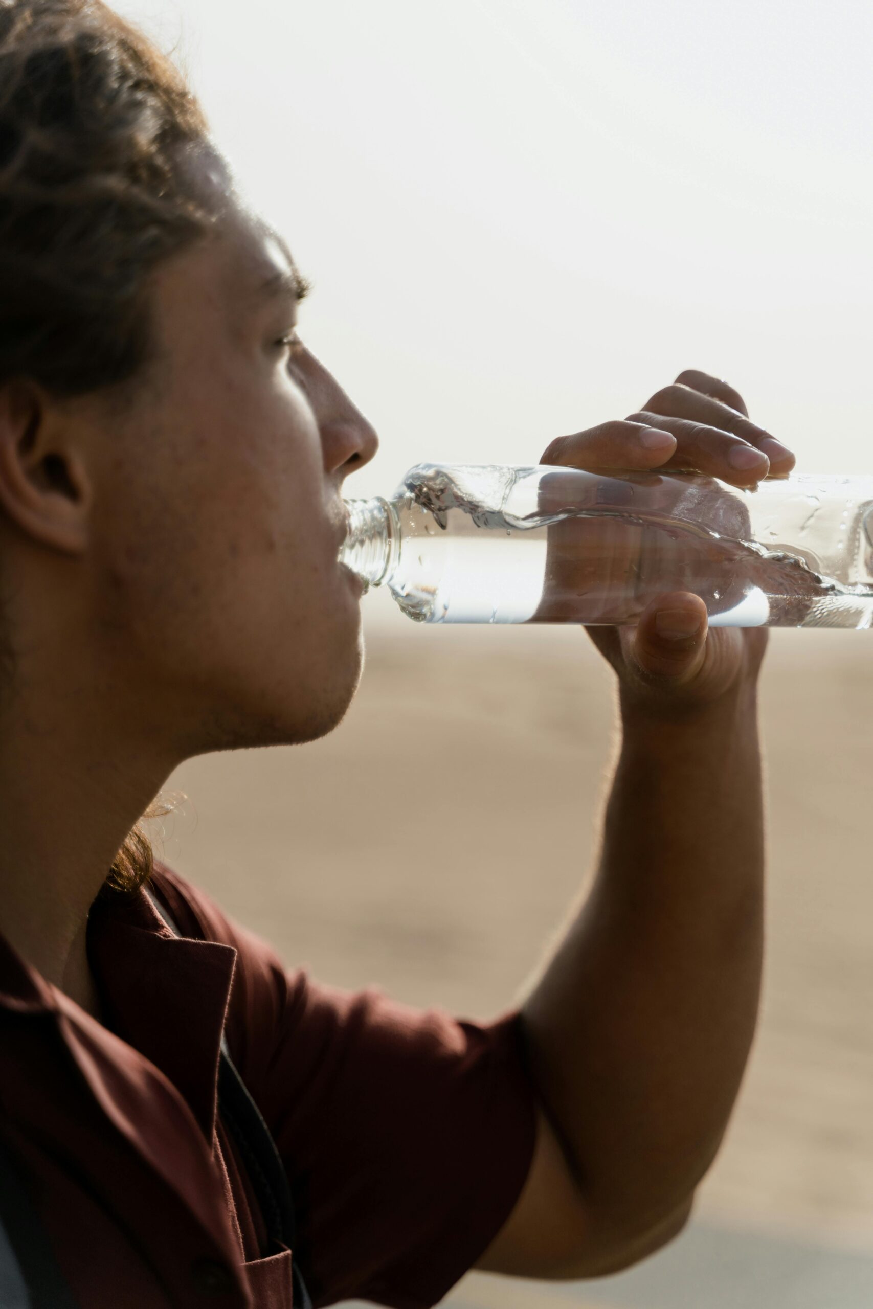 Cea mai bună băutură pe care o poți consuma dimineața rămâne apa simplă. foto: pexels.com