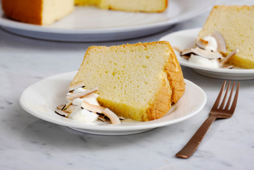 Chiffon cake cu cocos. Un desert delicios pentru întreaga familie