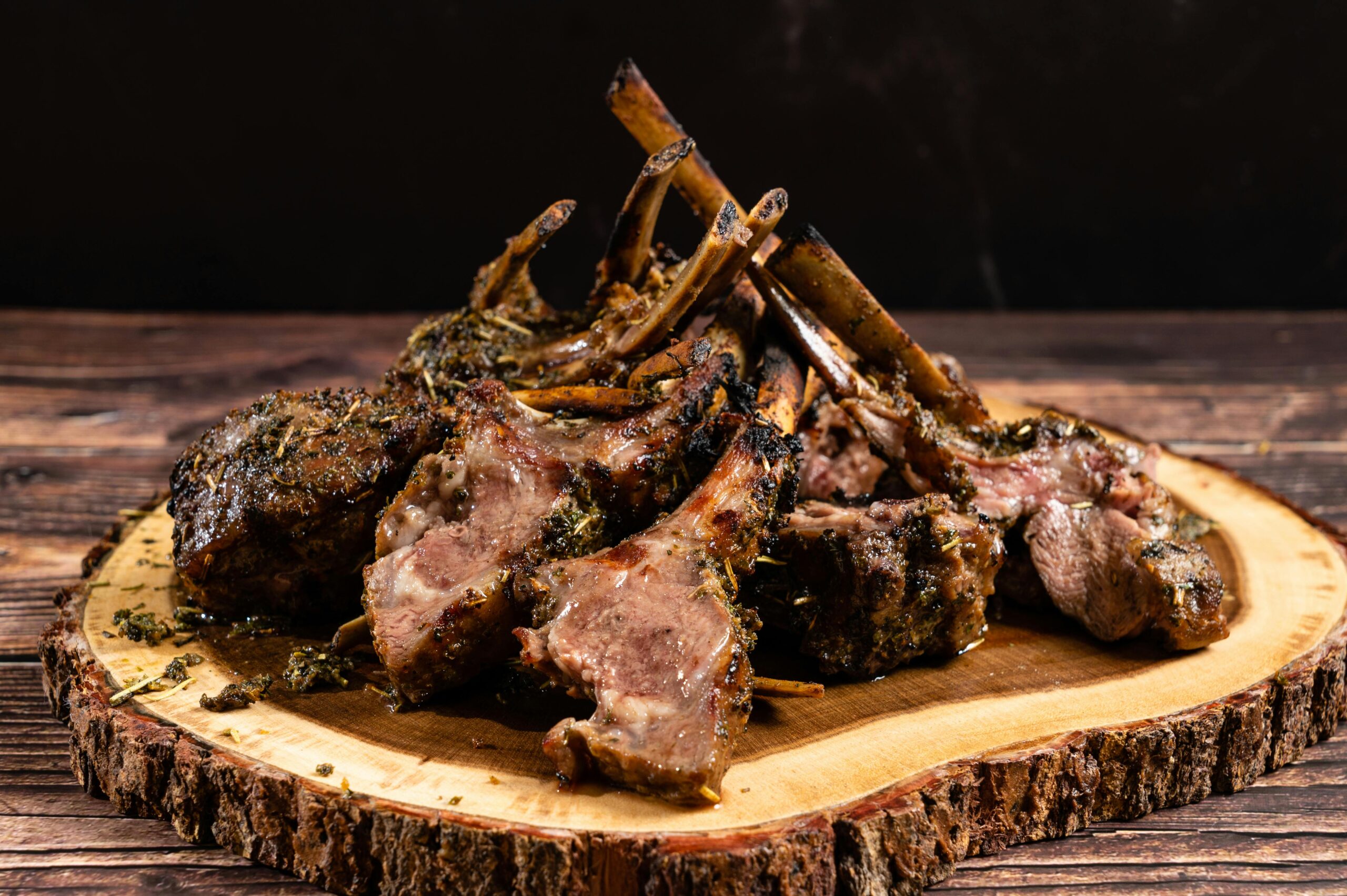 Aspectul cărnii oferă indicii importante despre calitatea acesteia. foto: pexels.com