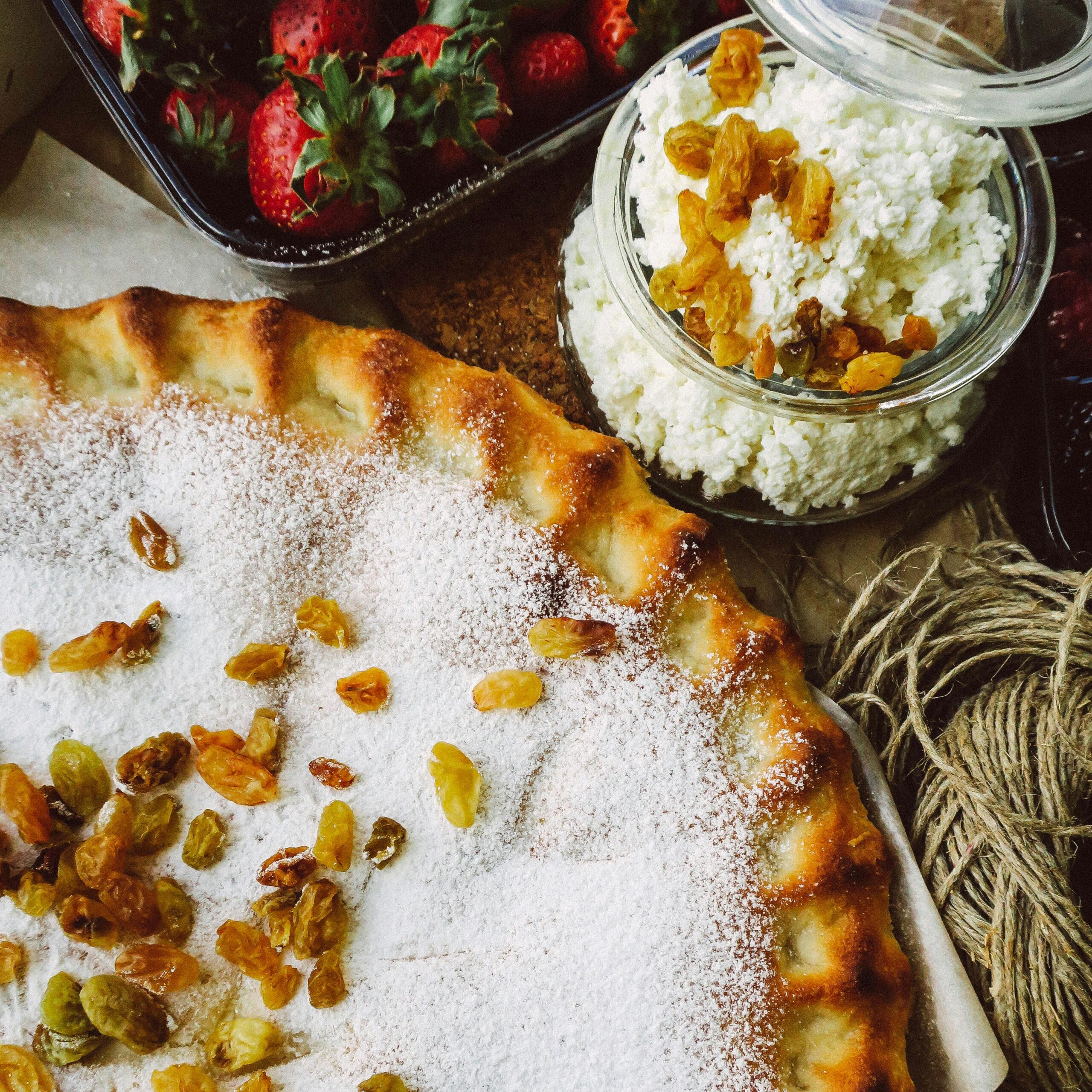 Aceasta este rețeta clasică, apropiată de cozonac, cu aluat dospit și umplutură bogată. foto: pexels.com