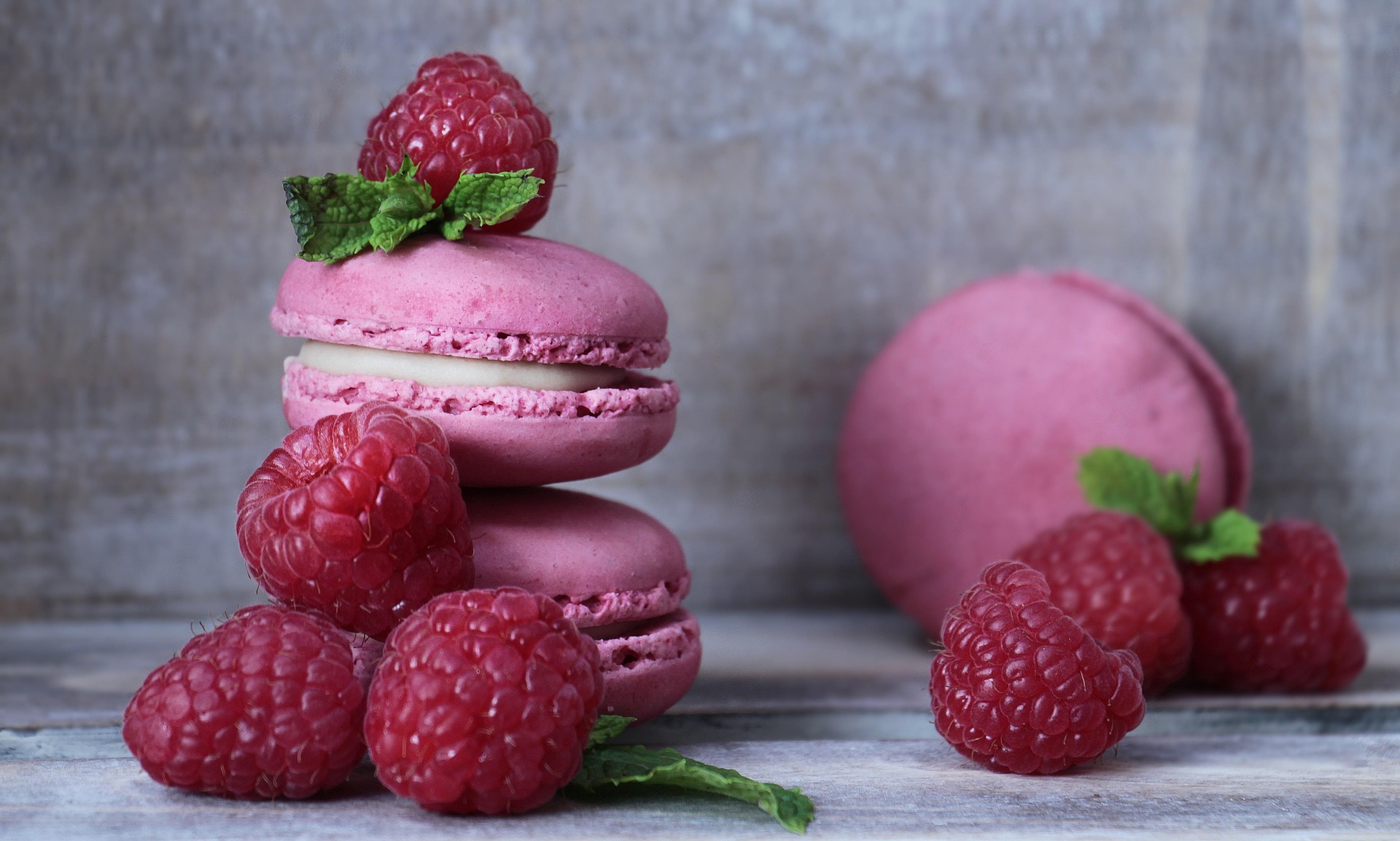 Zmeura nu se mai coace după ce a fost culeasă, așa că nu alege fructe prea deschise la culoare, în speranța că se vor coace acasă. foto: pixabay.com