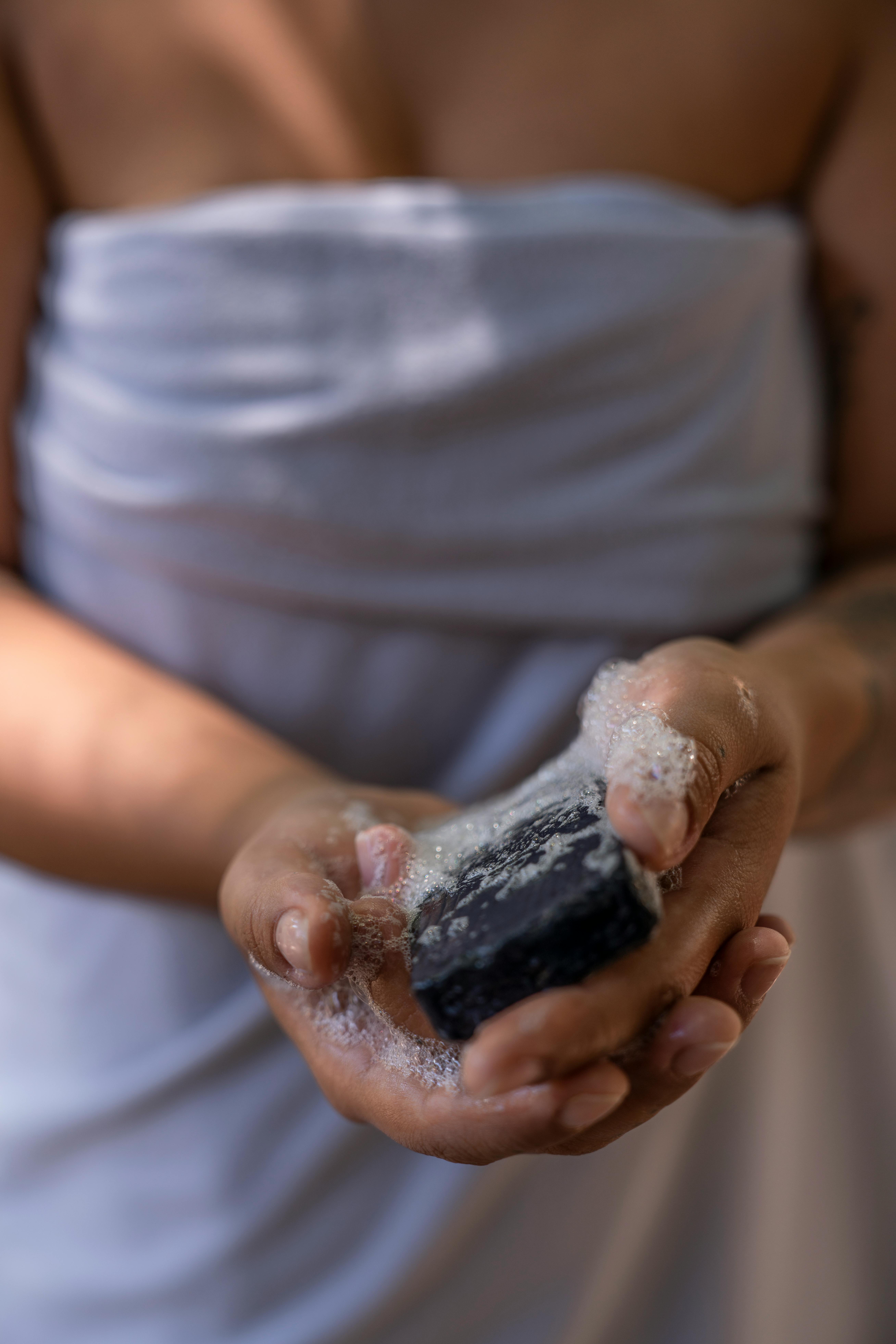 În unele variante moderne se adaugă și ingrediente precum untul de shea, aloe vera sau mierea. foto: pexels.com