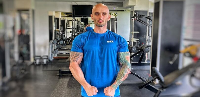 După 30 de ani, corpul femeii reacționează diferit la sport. Valentin Bosioc, expert în transformări sustenabile, explică de ce antrenamentele nu mai dau aceleași rezultate: „Totul e diferit. Metabolismul se schimbă”. EXCLUSIV