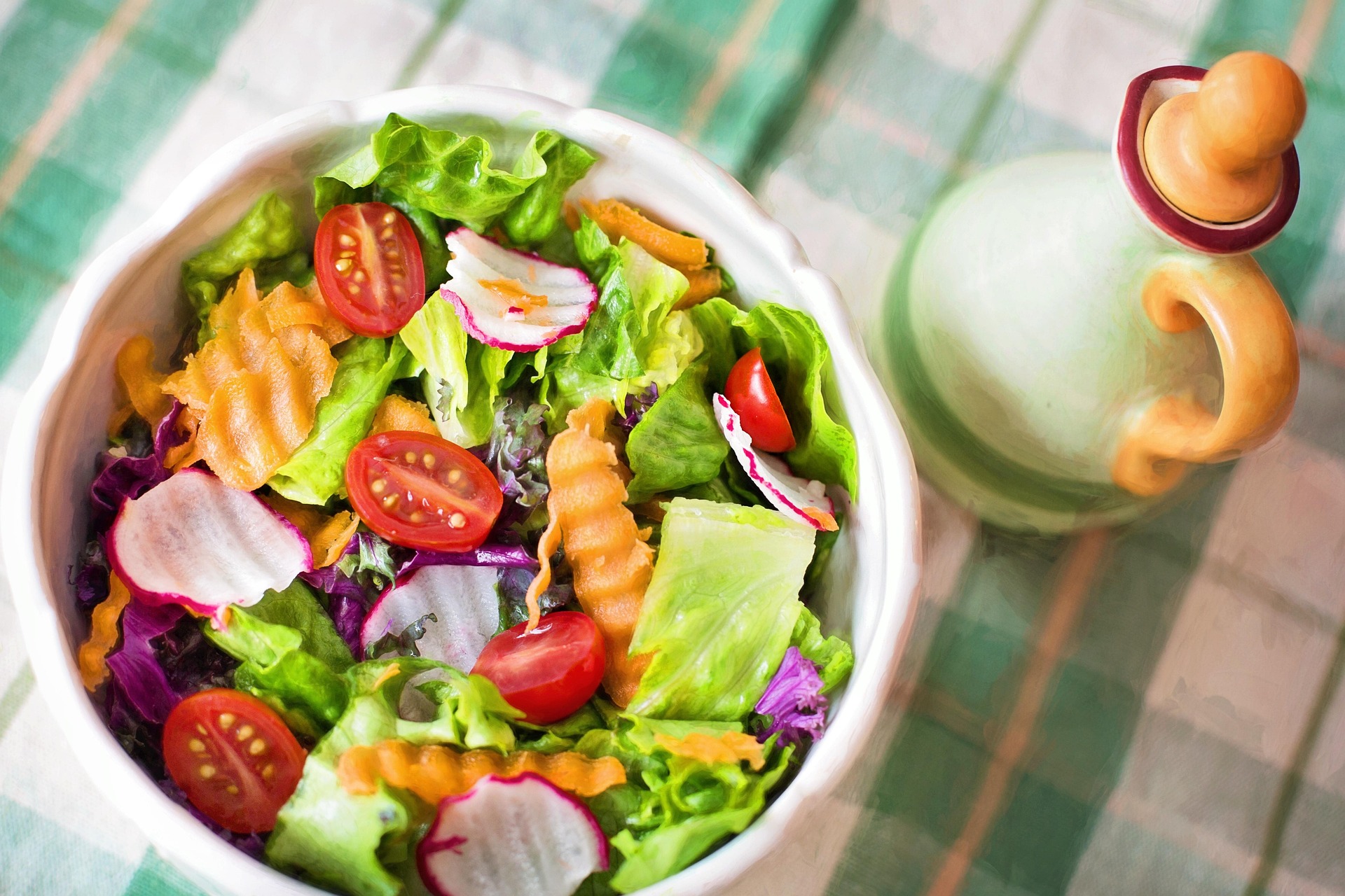 Studiile arată că, în medie, subestimăm aportul zilnic cu aproximativ 30% — adică sute de calorii. foto: pixabay.com