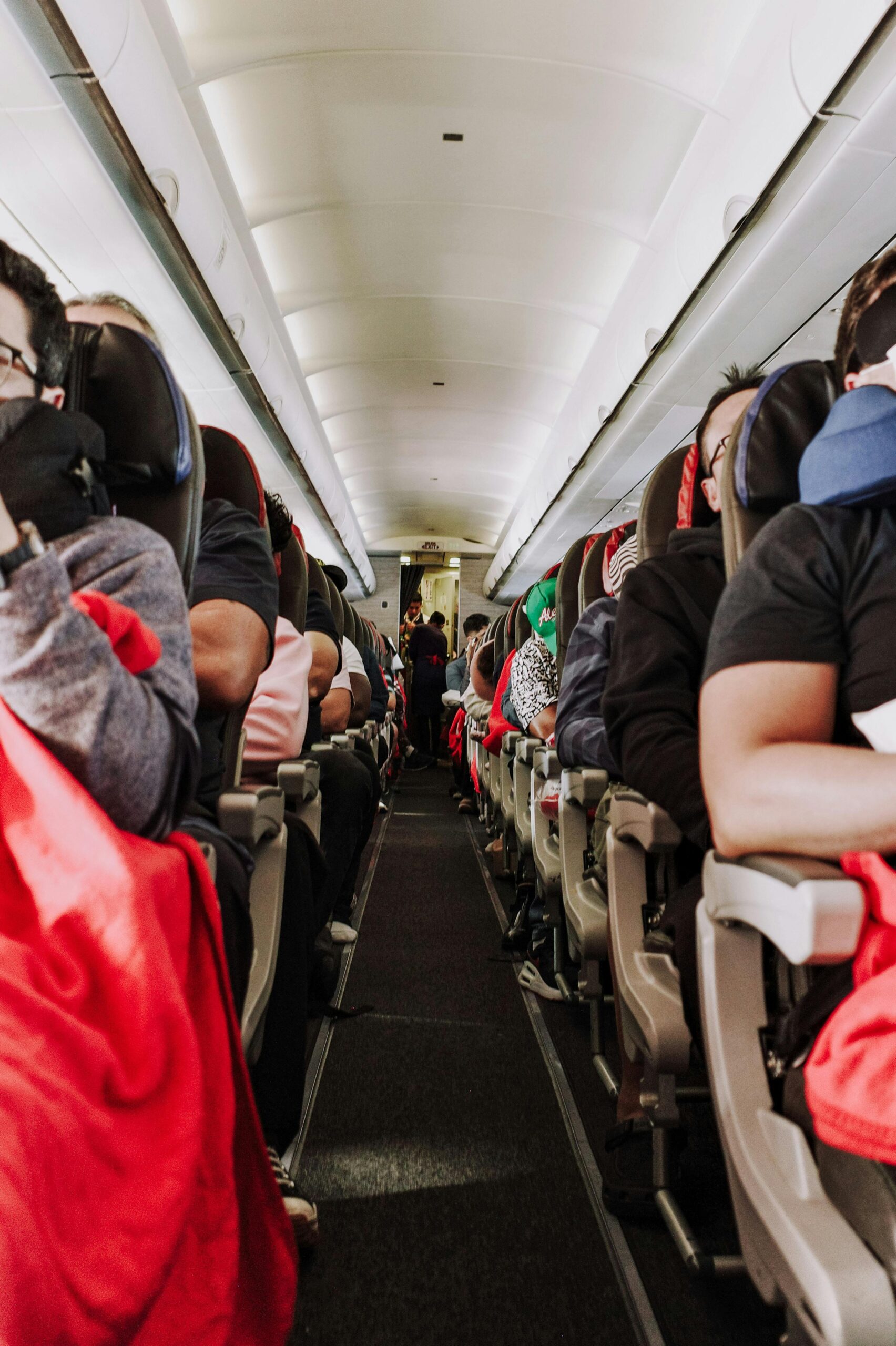 u există o rețetă universală pentru hainele de avion, dar există câteva reguli de bun-simț care fac diferența. foto: pexels.com