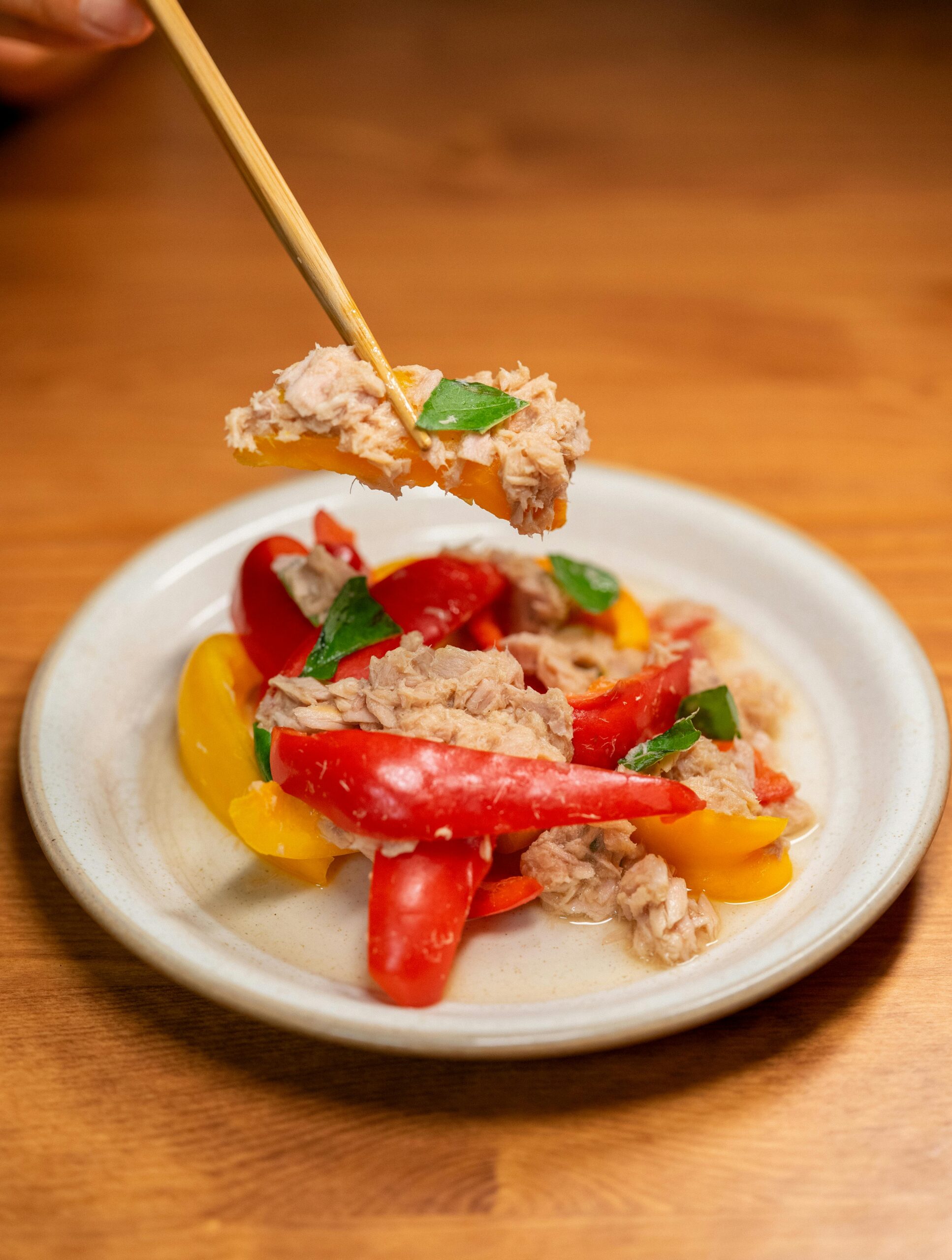 Conserva de ton este unul dintre cele mai practice și nutritive alimente din cămară. Foto: pexels.com
