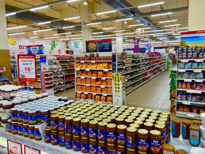 Alertă alimentară în România: salată cu icre retrasă din magazine din cauza bacteriei Listeria