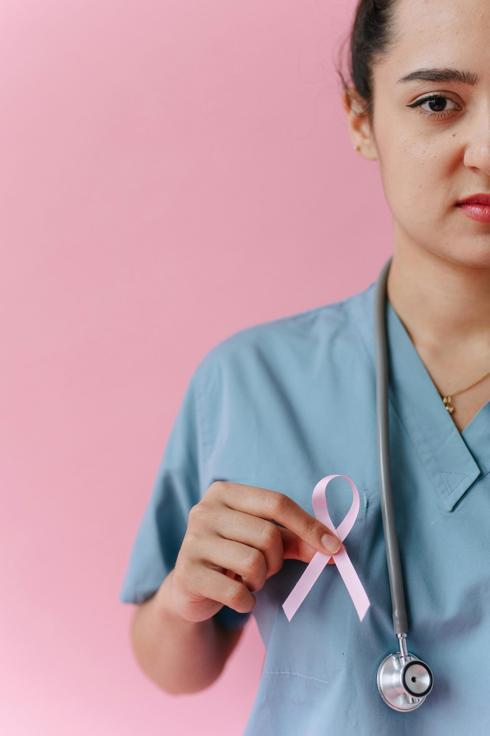 Fumatul este de departe cel mai important factor de risc prevenibil asociat cu apariția cancerului. Foto: pexels.com