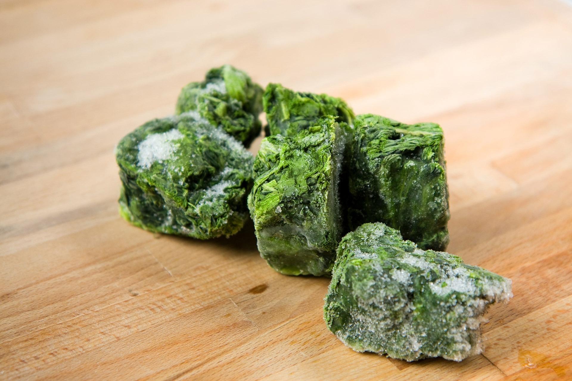 Pot fi gătite rapid la abur, coapte, adăugate în supe, tocănițe sau caserole și sunt disponibile pe tot parcursul anului. Foto: pixabay.com