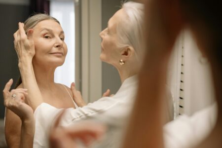Îmbătrânirea pielii poate fi întârziată semnificativ. Ce contează mai mult decât cremele anti-aging?