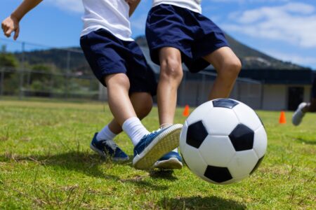Cum transformă sportul de performanță copiii. Un antrenor de fotbal pentru juniori a vorbit despre modul în care se schimbă gândirea, disciplina și caracterul EXCLUSIV